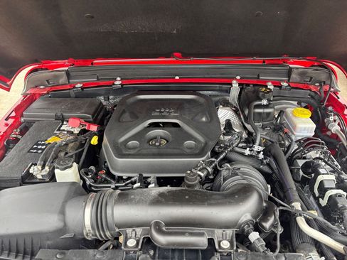 Used 2025 Jeep Wrangler Sport S image 31