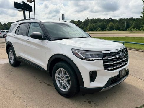 New 2026 Ford Explorer Active w/ Active Comfort Package RWD image 8
