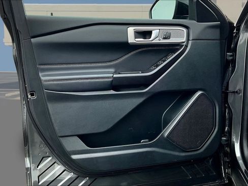 Used 2020 Ford Explorer Limited image 22