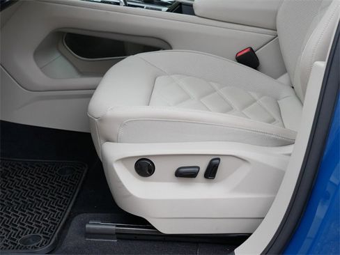 Certified 2025 Volkswagen Atlas SE image 14