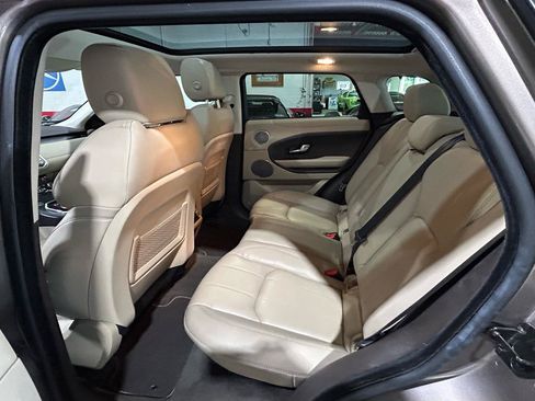 Used 2018 Land Rover Range Rover Evoque SE AWD/4WD image 21