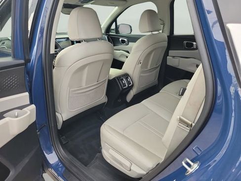 Used 2025 Kia Sorento S AWD/4WD image 9