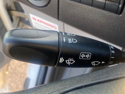 Used 2015 Freightliner Sprinter 2500 image 18