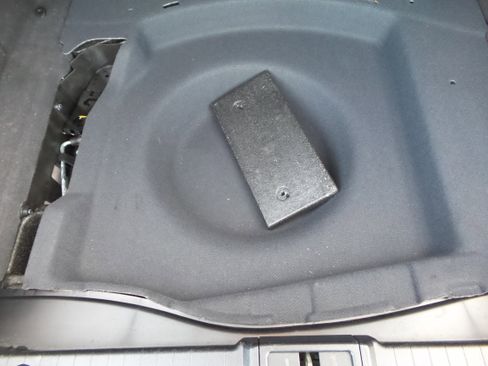 Used 2004 Mercedes-Benz E 500 4MATIC Sedan image 32