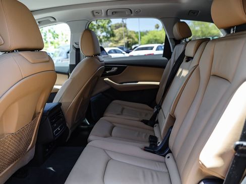 Used 2023 Audi Q7 2.0T Premium w/ Convenience Package AWD/4WD image 17