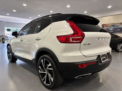 Used 2020 Volvo XC40 T4 R-Design FWD image 5