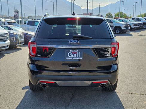 Used 2017 Ford Explorer XLT w/ Equipment Group 202A AWD/4WD image 4