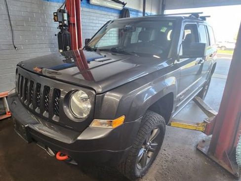 Used 2017 Jeep Patriot 75th Anniversary w/ Power Value Group AWD/4WD image 11