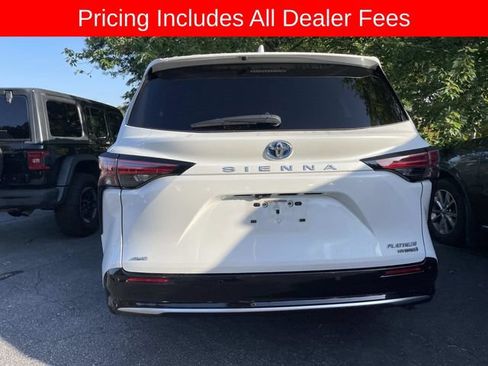 Used 2022 Toyota Sienna Platinum AWD/4WD image 5