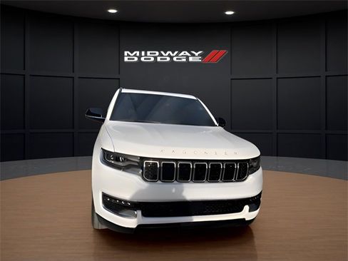 Used 2023 Jeep Wagoneer L Series II image 5