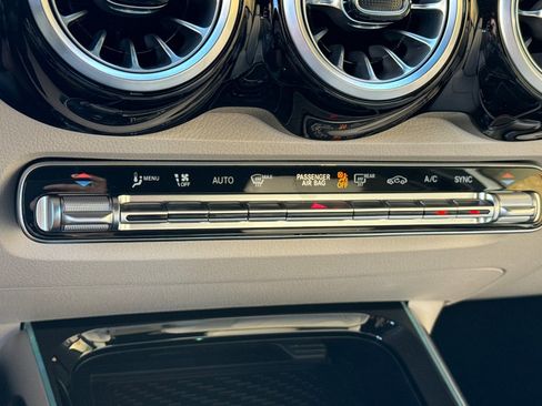 New 2025 Mercedes-Benz GLB 250 4MATIC image 18