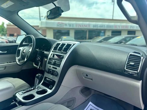 Used 2011 GMC Acadia SLE image 28