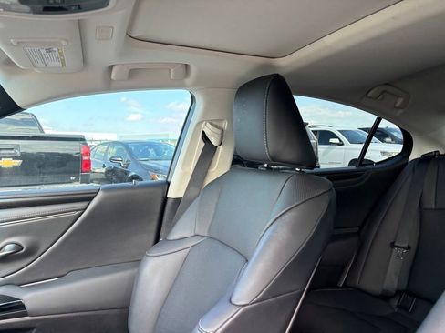 Used 2022 Lexus ES 350 w/ Premium Package FWD image 12