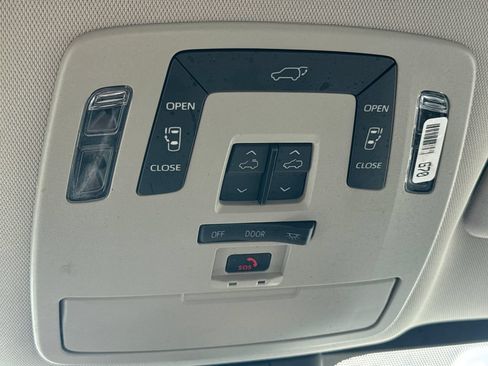 Used 2025 Toyota Sienna XLE w/ XLE Plus Package AWD/4WD image 35