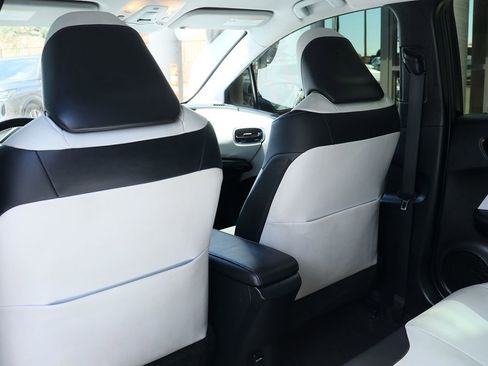 Used 2016 Toyota Prius Three Touring image 31