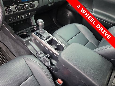 Used 2022 Toyota Tacoma Limited image 25