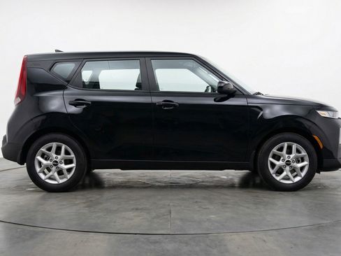 Used 2025 Kia Soul LX w/ LX Technology Package image 11