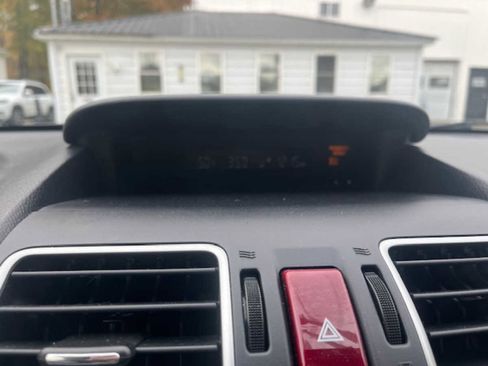 Used 2017 Subaru Crosstrek 2.0i Limited image 9