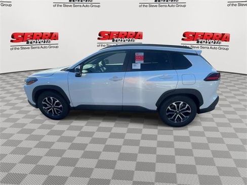 Used 2026 Toyota Corolla Cross SE image 6
