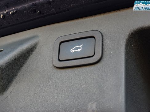 Used 2015 Land Rover Discovery Sport HSE image 32