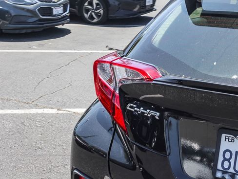 Used 2021 Toyota C-HR XLE FWD image 8