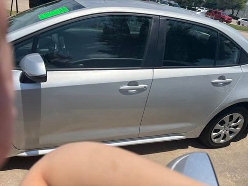 Used 2025 Toyota Corolla LE FWD image 5