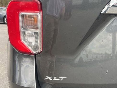Used 2020 Ford Explorer XLT w/ Comfort Package AWD/4WD image 16