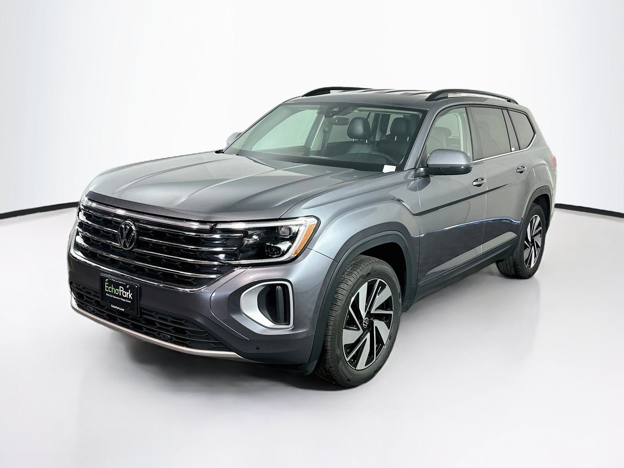 Used 2025 Volkswagen Atlas SE AWD/4WD image 3