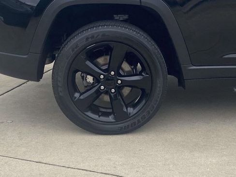 Used 2023 Jeep Grand Cherokee Altitude AWD/4WD image 44
