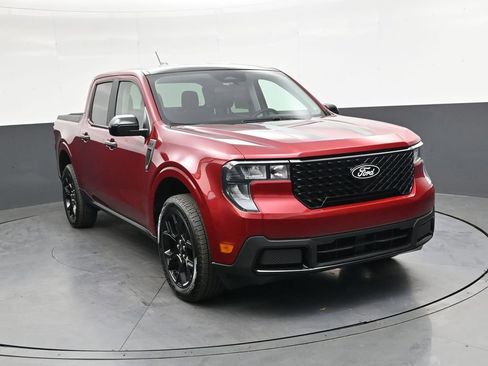 Used 2025 Ford Maverick XLT w/ Equipment Group 301A AWD/4WD image 2