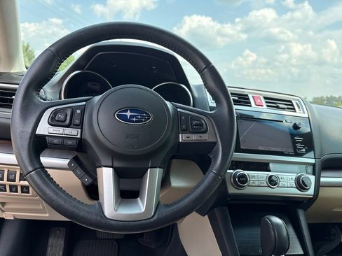 Used 2016 Subaru Outback 2.5i Limited AWD/4WD image 8