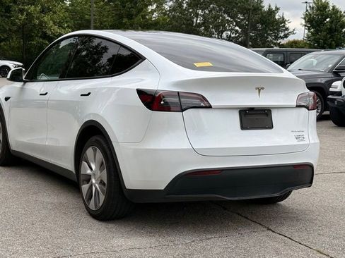 Used 2024 Tesla Model Y Long Range AWD/4WD image 5