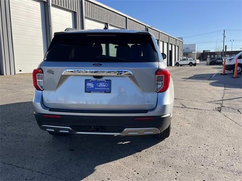 Used 2022 Ford Explorer XLT w/ Equipment Group 202A image 4