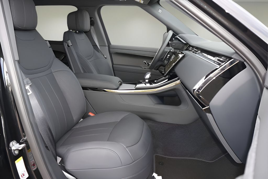 New 2026 Land Rover Range Rover Sport Dynamic SE AWD/4WD image 17