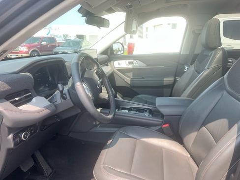 Certified 2025 Ford Explorer Active w/ Active Comfort Package AWD/4WD image 8