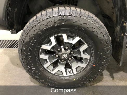 Used 2017 Toyota Tacoma TRD Off-Road image 29