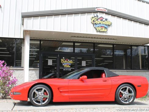 Used 2001 Chevrolet Corvette Convertible w/ Preferred Equipment Group2 RWD image 3