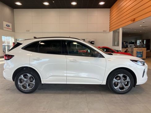 Used 2024 Ford Escape ST-Line w/ Tech Pack #1 image 4