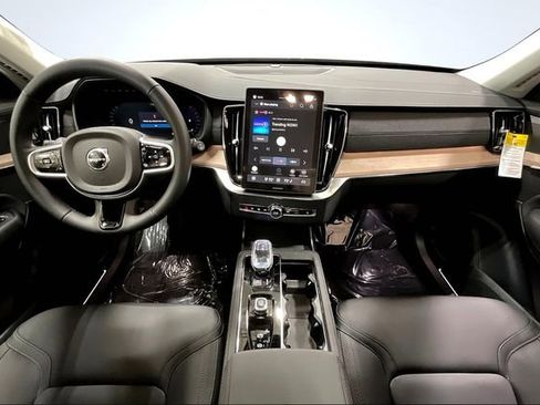 New 2026 Volvo XC90 B6 Plus w/ Protection Package Premier image 6