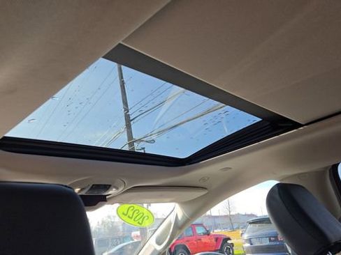 Certified 2022 Chrysler Pacifica Limited image 8