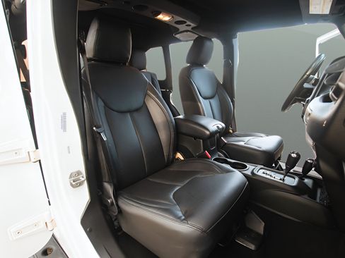 Used 2018 Jeep Wrangler Unlimited Sport S AWD/4WD image 13