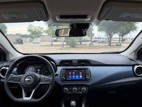 Used 2025 Nissan Versa SV FWD image 33