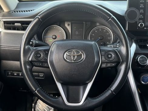 Used 2022 Toyota Venza LE image 10