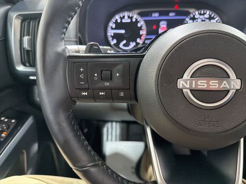 Used 2025 Nissan Pathfinder SL AWD/4WD image 25