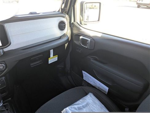 New 2026 Jeep Gladiator Sport image 17