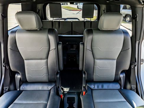 Used 2024 Lexus GX 550 image 35