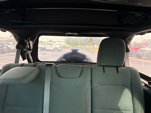 Certified 2024 Jeep Wrangler Unlimited Rubicon w/ Safety Group image 22