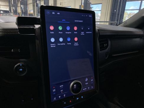 Used 2023 Ford Expedition Platinum image 7