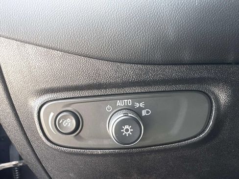 Used 2018 Chevrolet Equinox LT AWD/4WD image 21