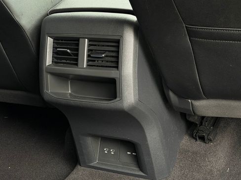 Used 2022 Volkswagen Atlas Cross Sport SE image 28